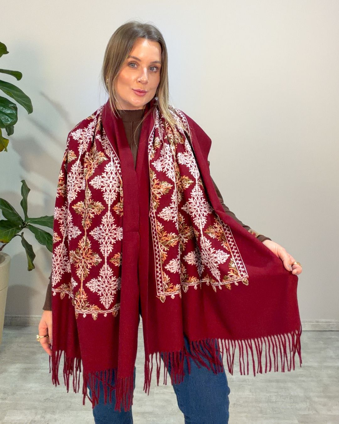 Pashmina Bordada Floco de Neve