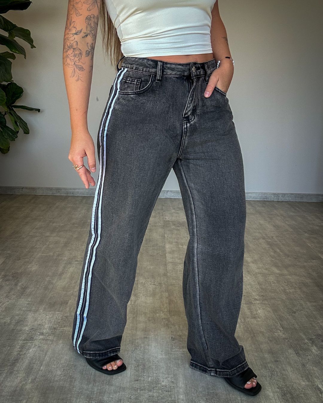 Calça Jeans Wide Leg com Listras Laterais