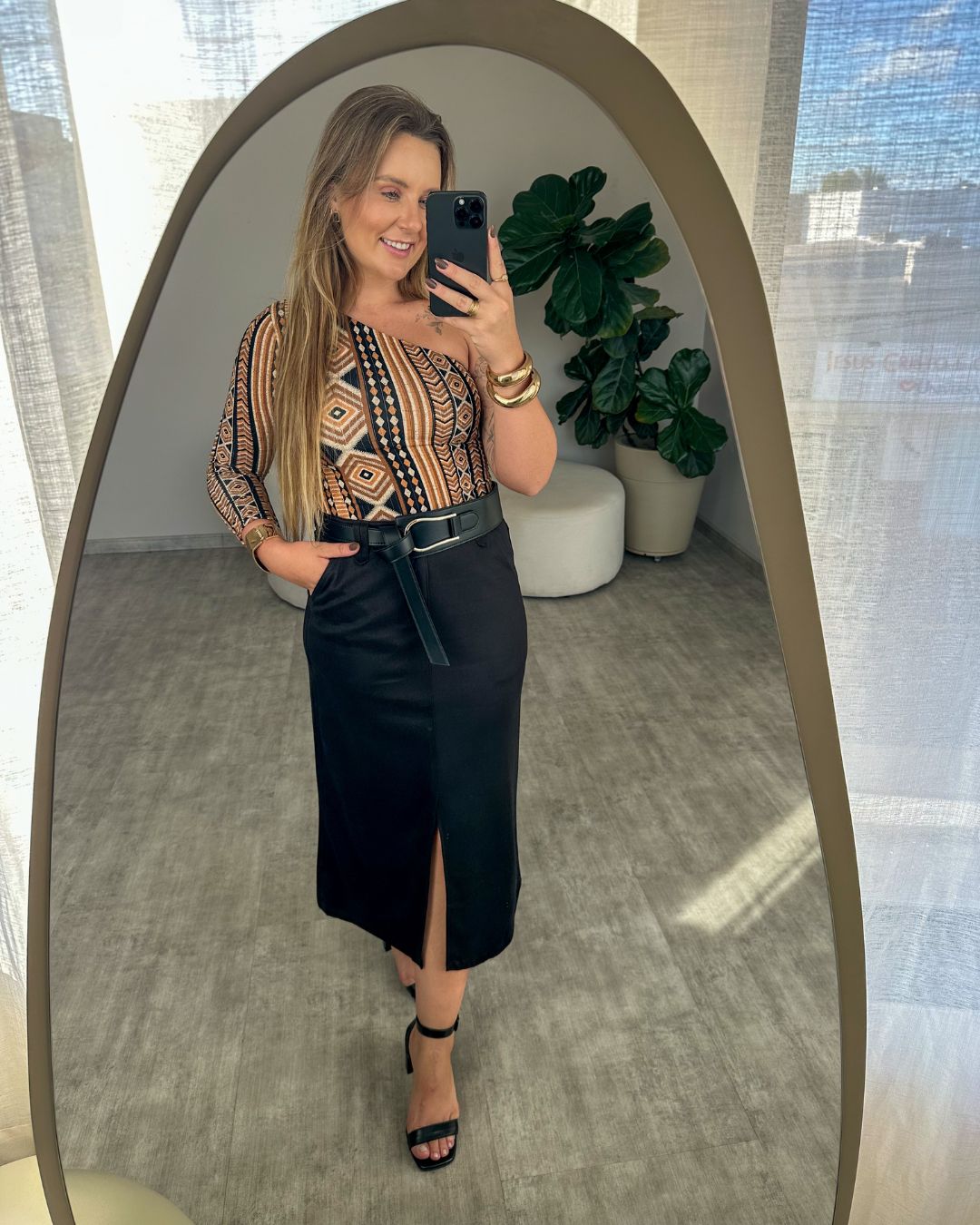 Saia Mídi com Fenda Frontal