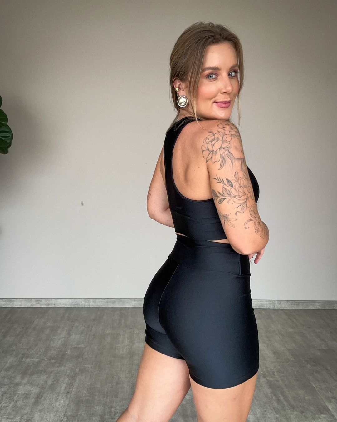 Short Mirela