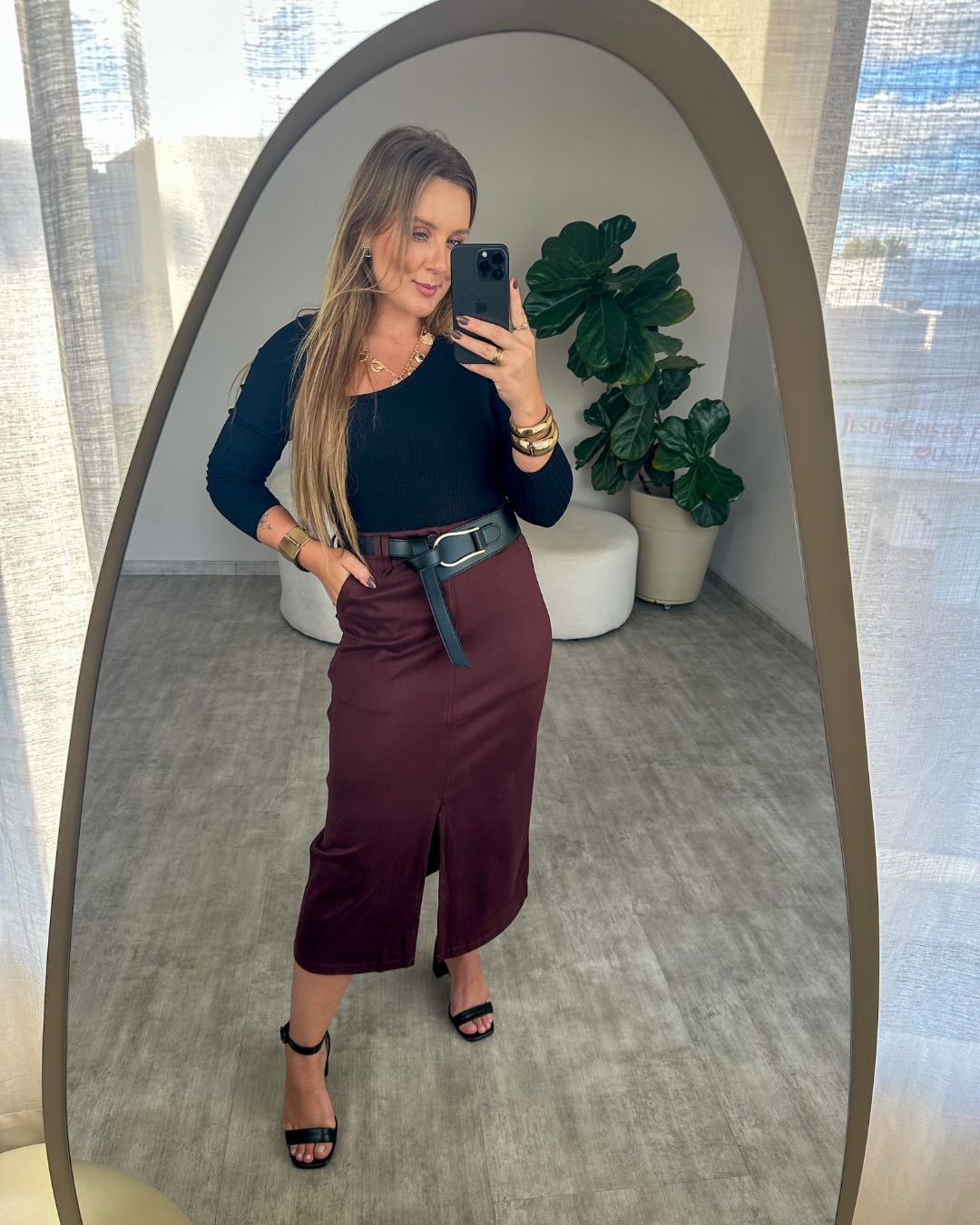 Saia Mídi com Fenda Frontal