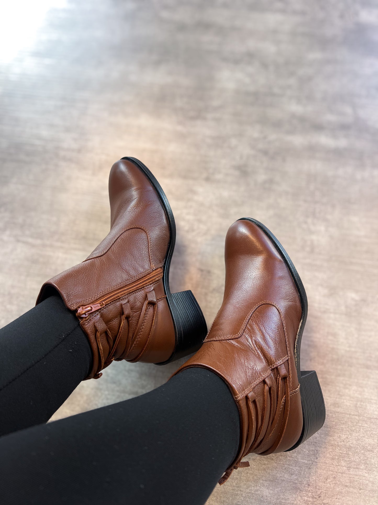 Bota Couro com Amarração Atrás