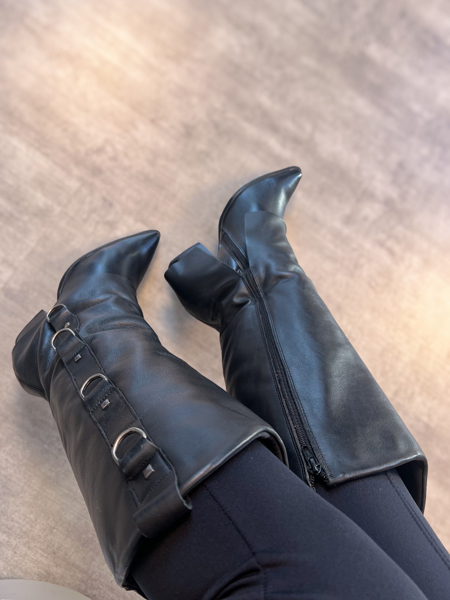 Bota Capa e Argola Lateral