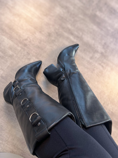 Bota Capa e Argola Lateral