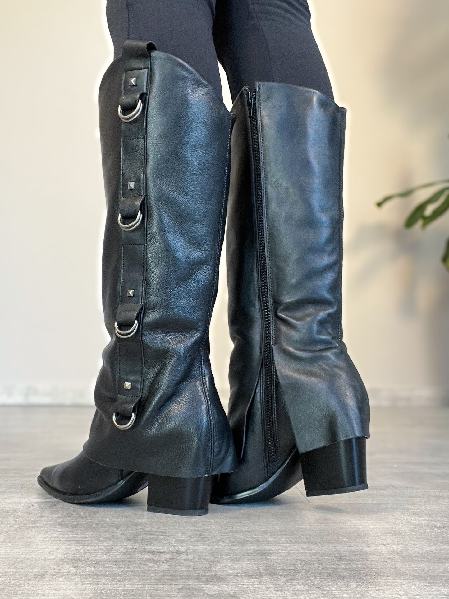 Bota Capa e Argola Lateral