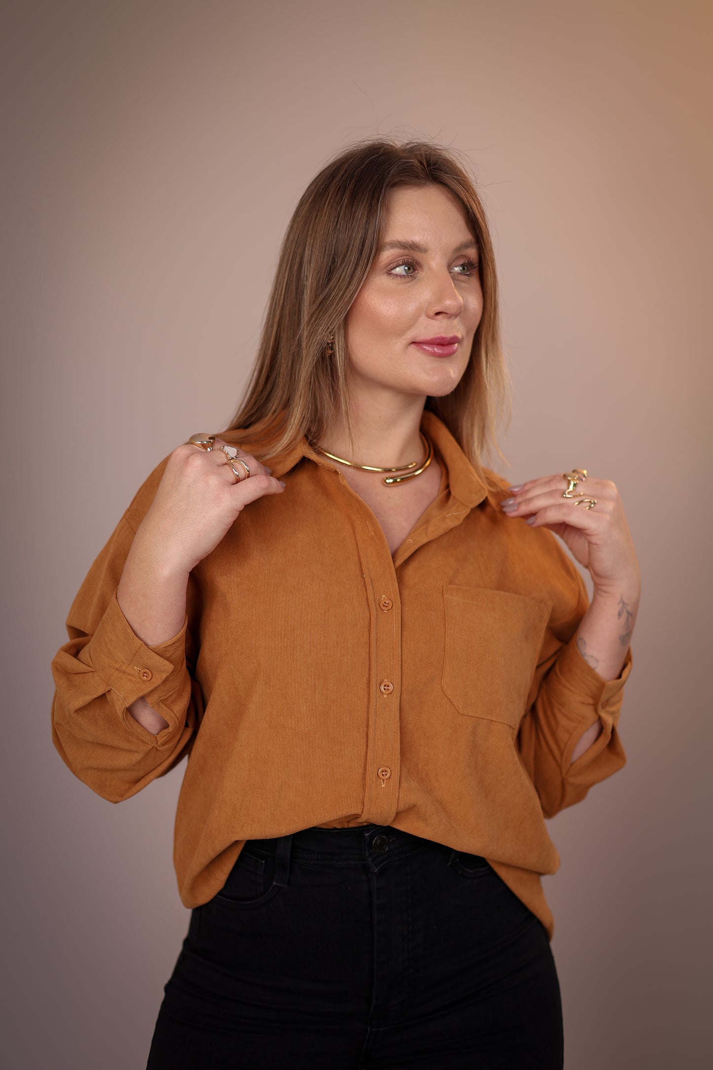 Camisa em Cotelê com Bolso Frontal