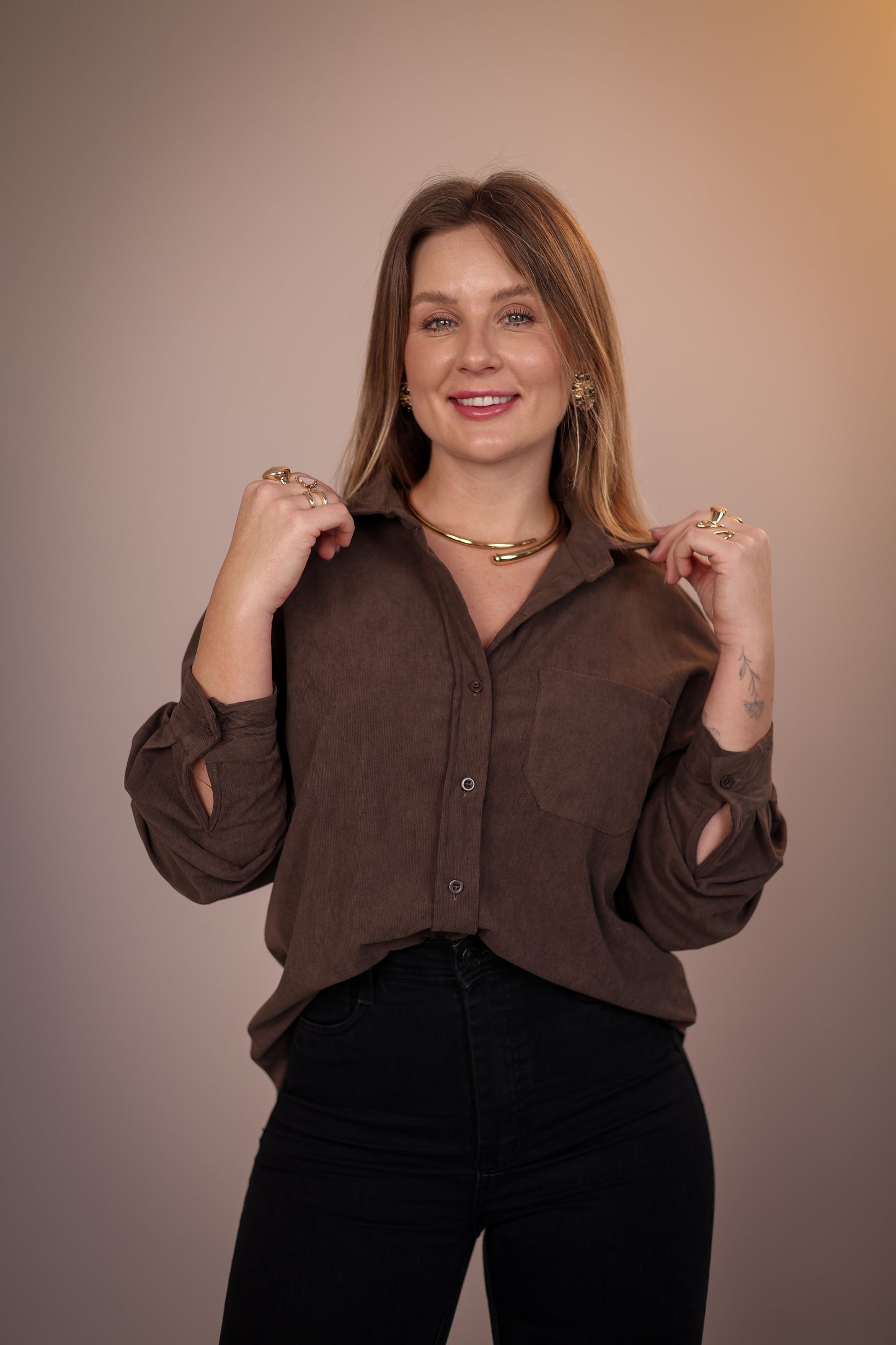 Camisa em Cotelê com Bolso Frontal