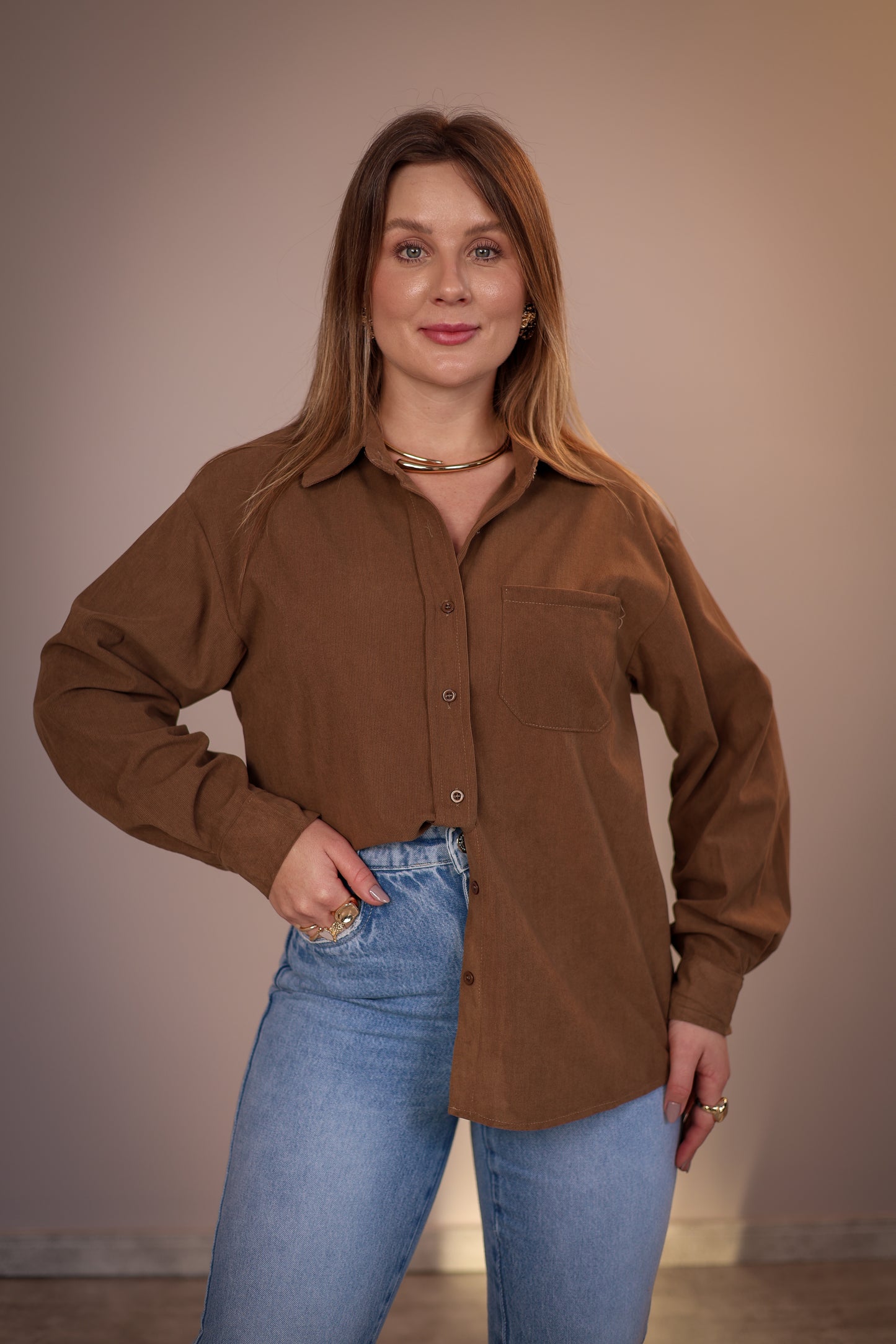 Camisa em Cotelê com Bolso Frontal