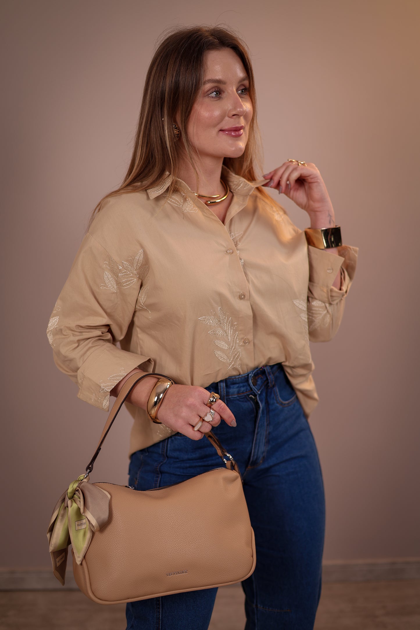 Camisa Manga Longa Bordada com Folhagem