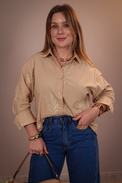 Camisa Manga Longa Bordada com Folhagem
