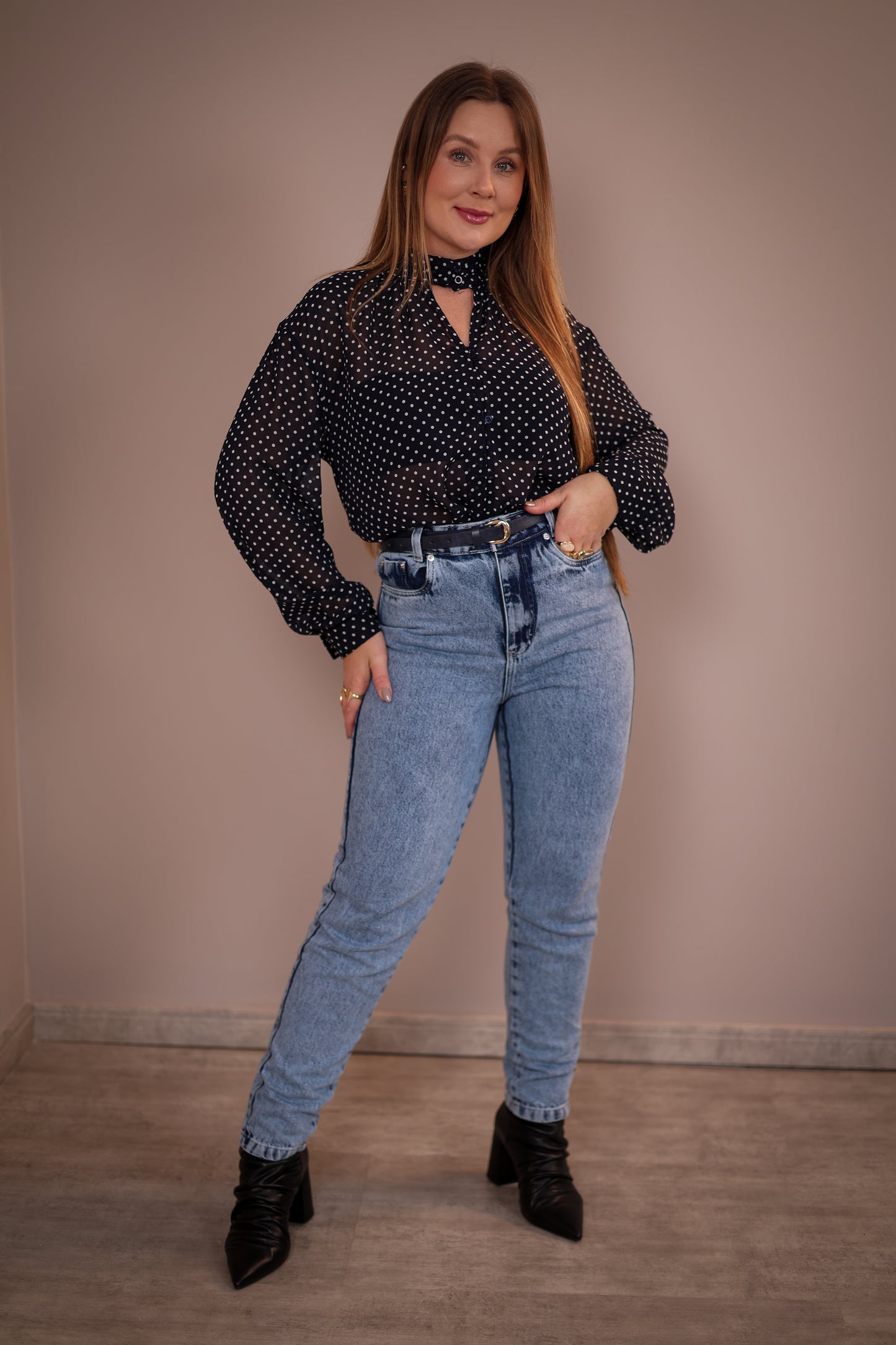 Calça Jeans Mom Marmorizada Escura