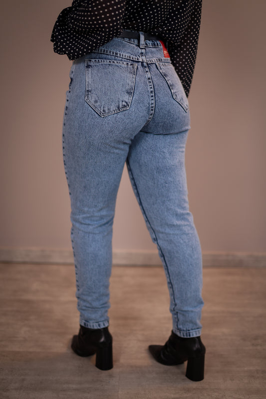 Calça Jeans Mom Marmorizada Escura