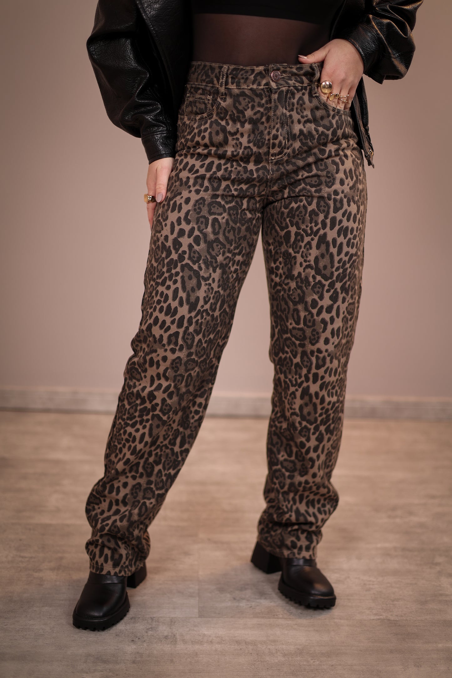 Calça Jeans Semi Wide Leg Animal Print