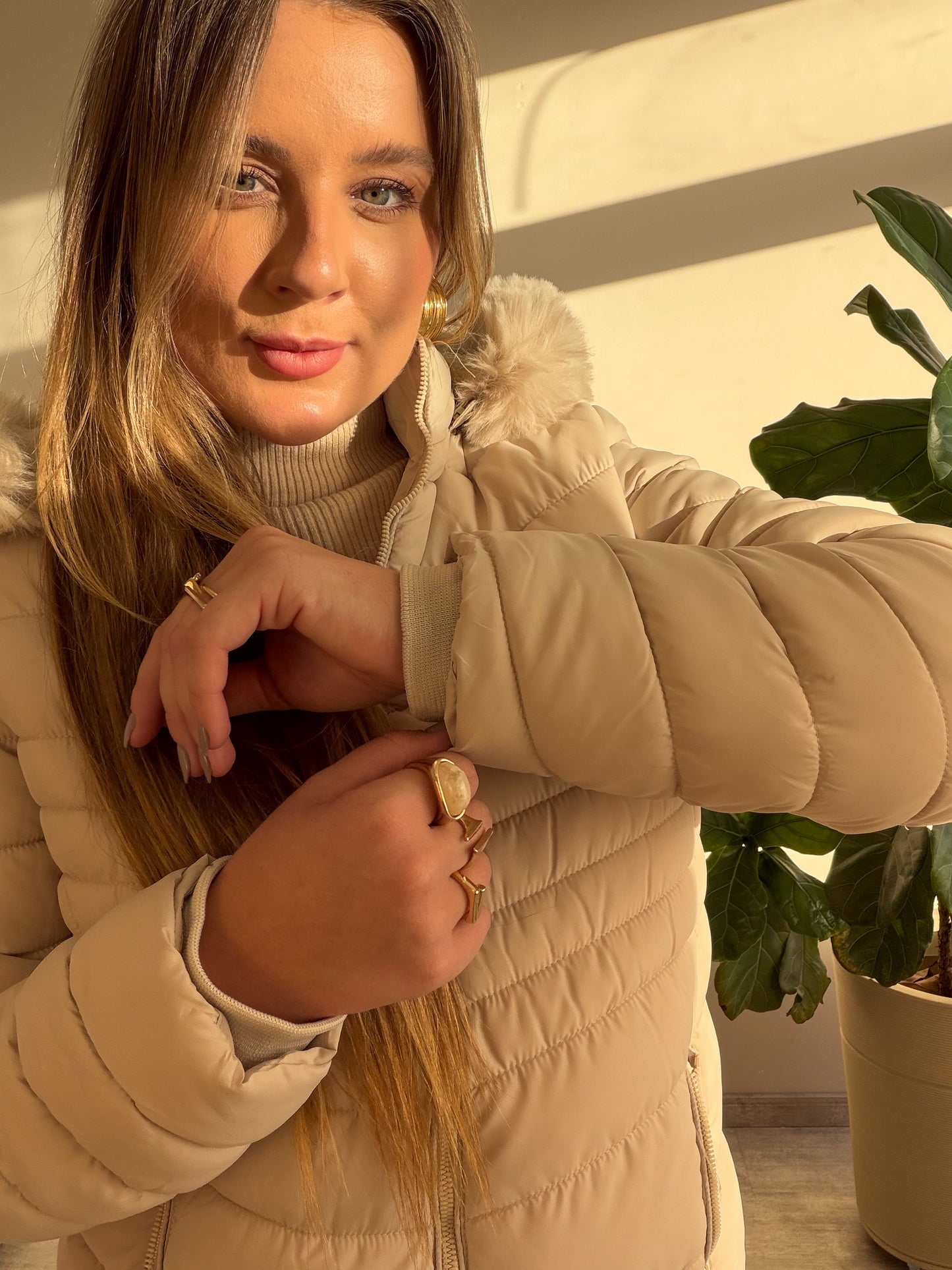 Jaqueta com Capuz e Pelo
