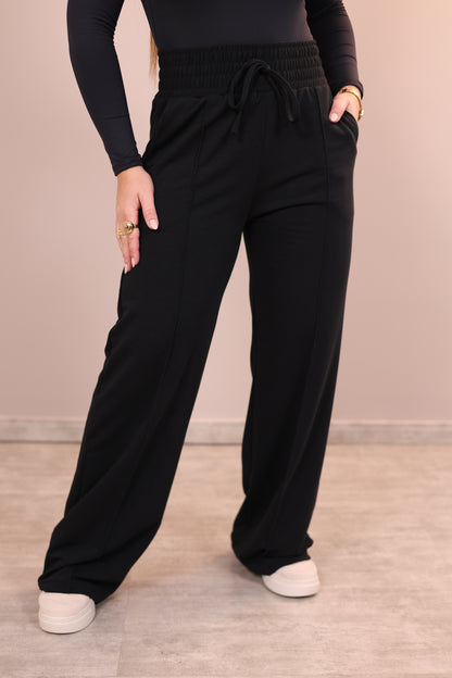 Calça Moletinho Pantalona com Risco Frontal