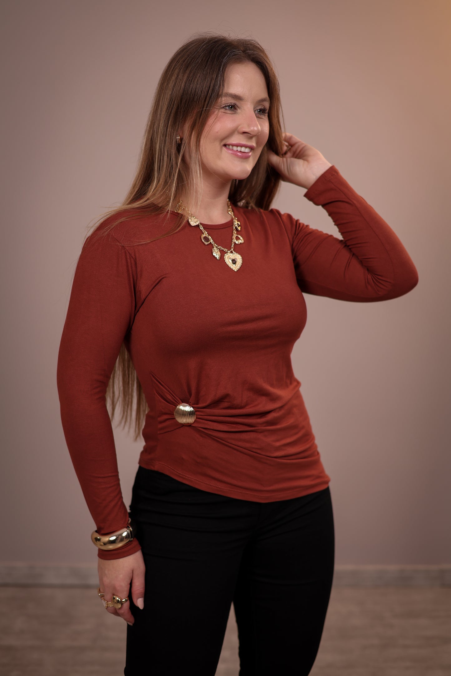 Blusa Drapeada com Detalhe Dourado