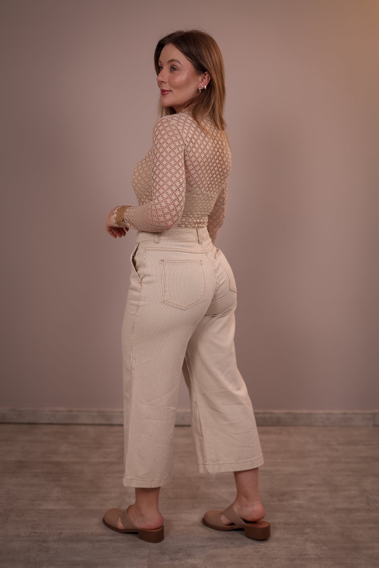 Calça Pantacourt Listrada Moderna
