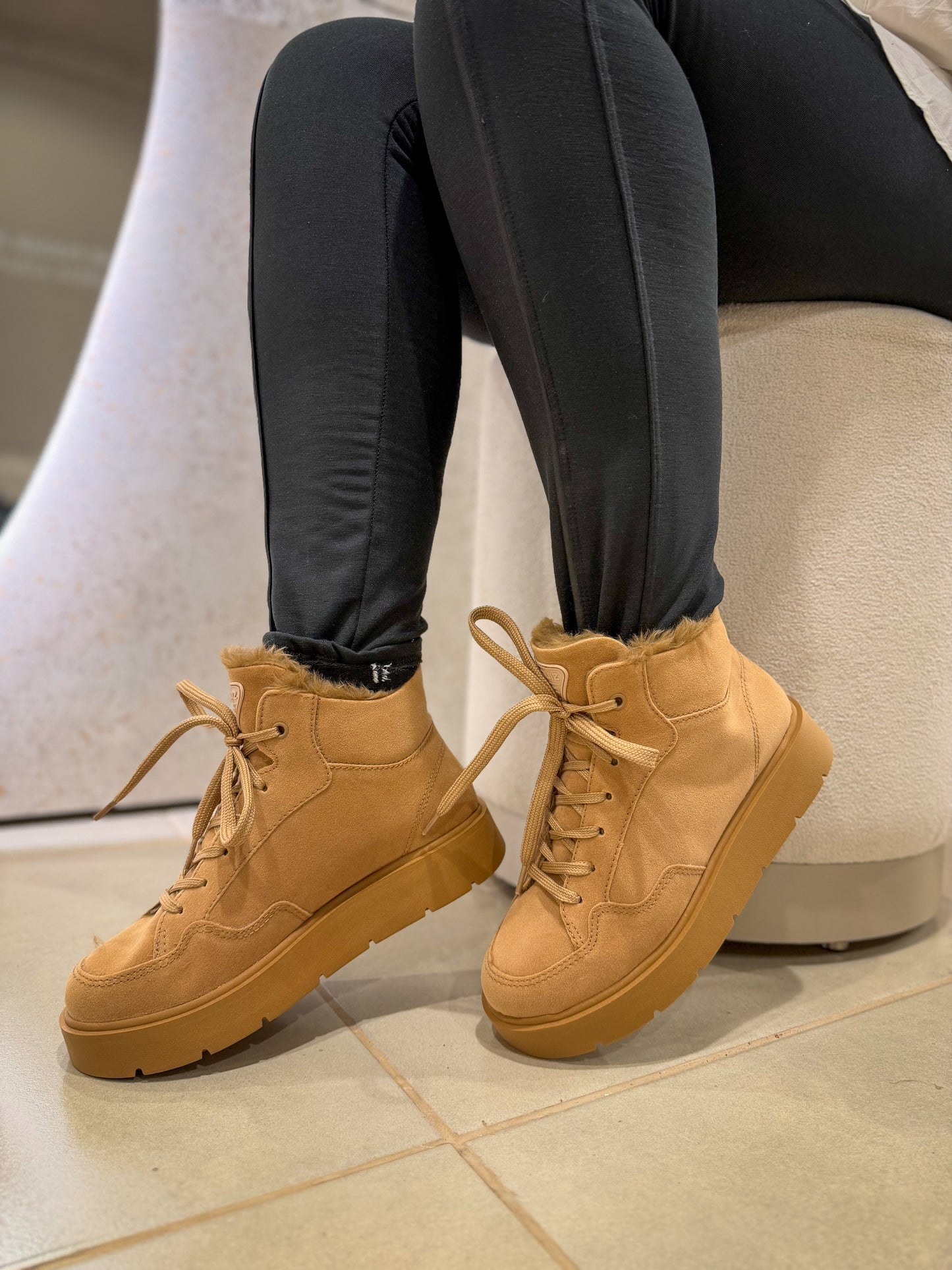 Bota Tênis Feminina Apelegada Internamente