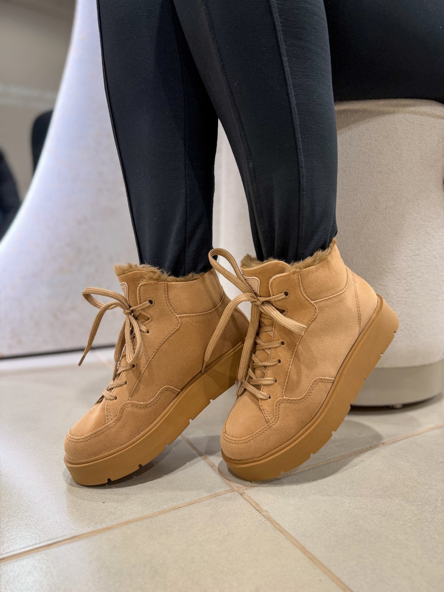 Bota Tênis Feminina Apelegada Internamente
