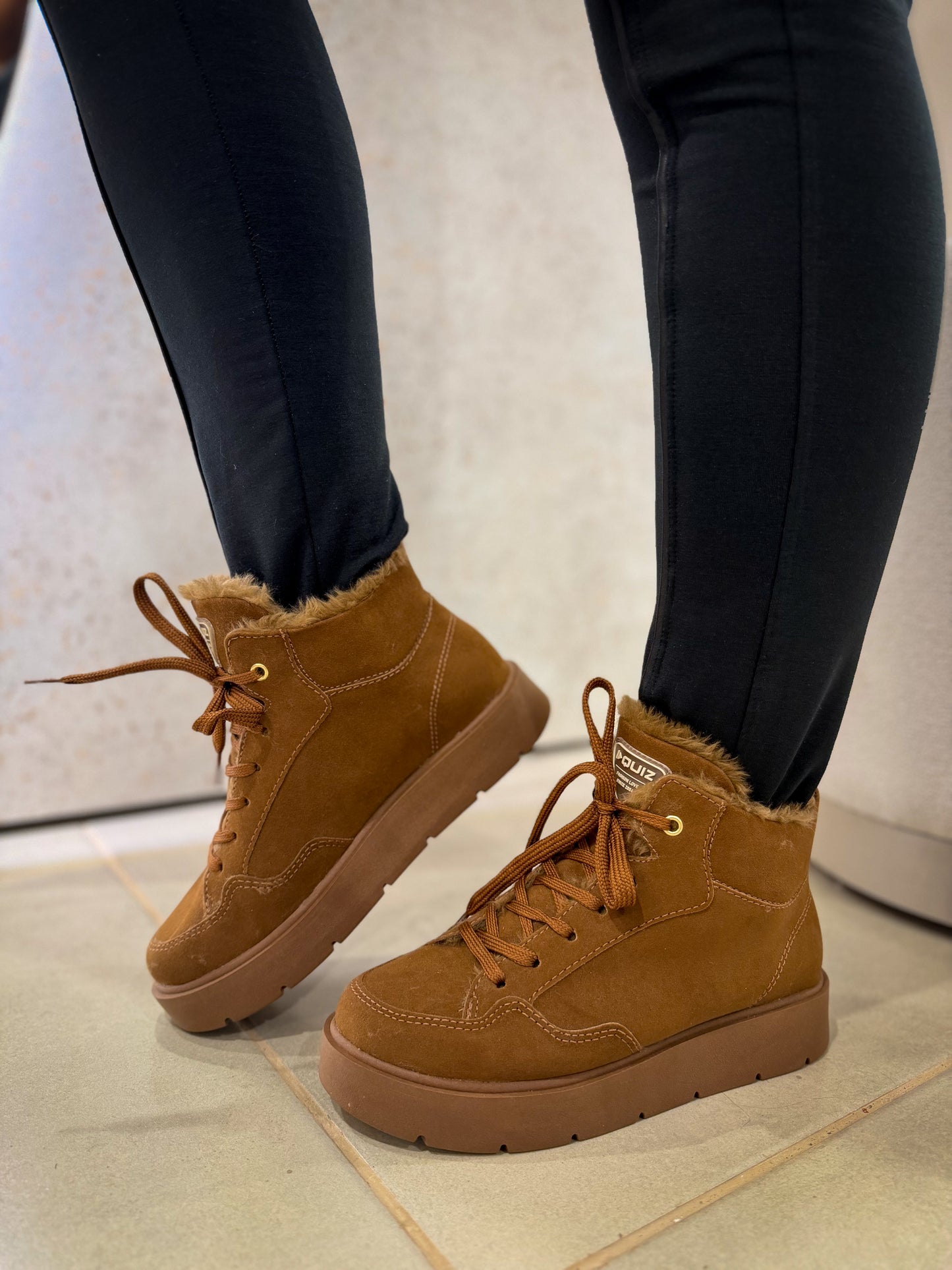 Bota Tênis Feminina Apelegada Internamente